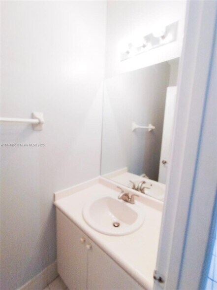 Building Photo - 3802 Shoma Dr