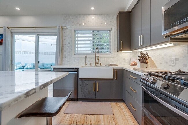 Building Photo - 12042 Sylvester St