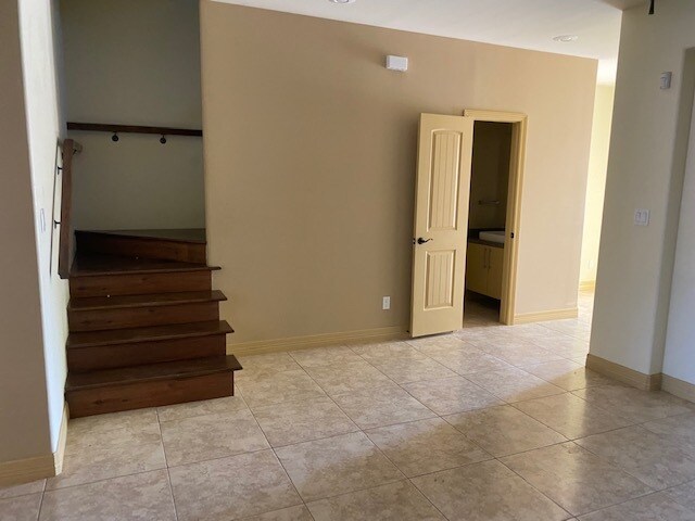 Building Photo - 3836 W Daffodil Ave