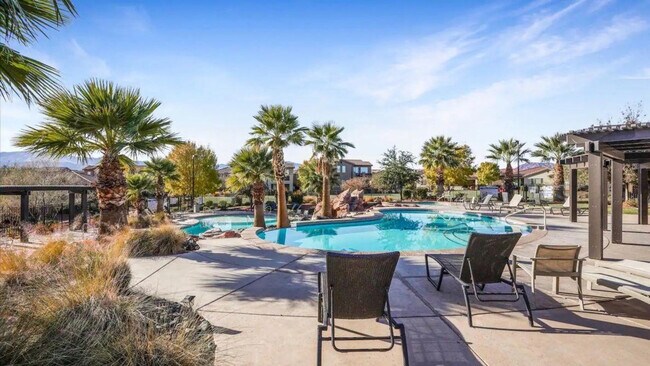 Building Photo - 3800 Paradise Vlg Dr