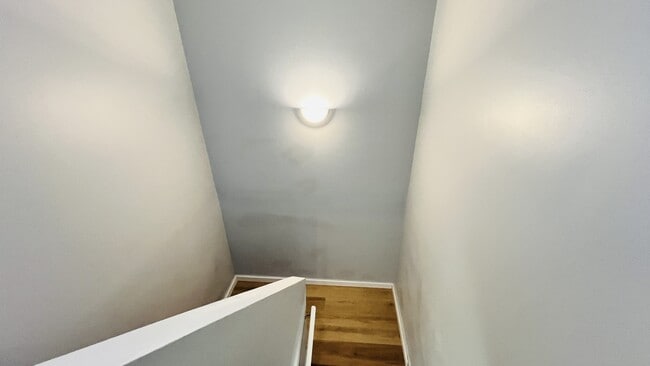 Building Photo - 431 S Village Ct