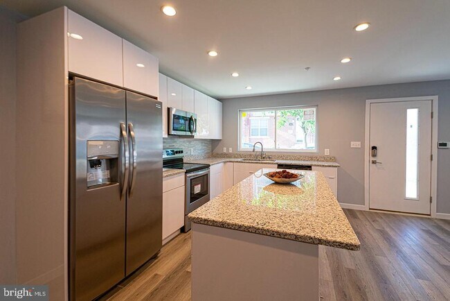 Building Photo - 808 W Norris St