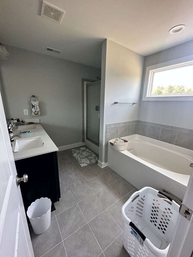 Building Photo - 152 Hanover Ct