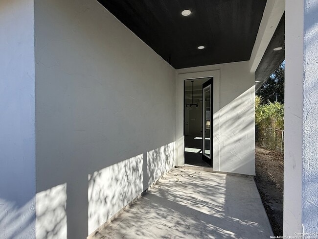 Building Photo - 411 Moselle Ave