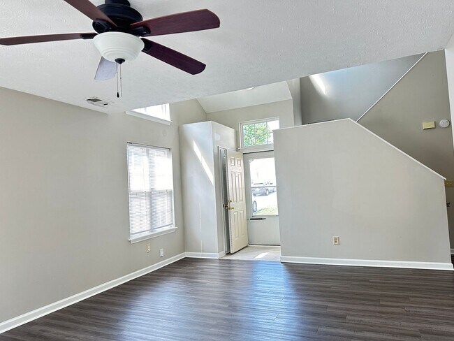 Building Photo - Beautiful 3 BR, 2.5 Bath House in Georgetown! Open Layout, Fenced Backyard, Attached Garage