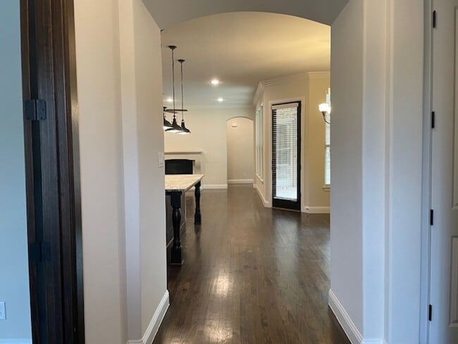 Building Photo - 1605 Le Mans Ln