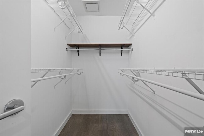 Building Photo - 320 Adolphus Ave