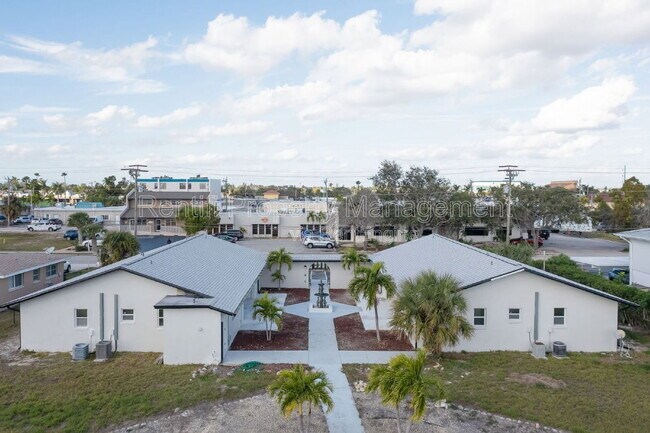 Building Photo - 1322 Miramar St