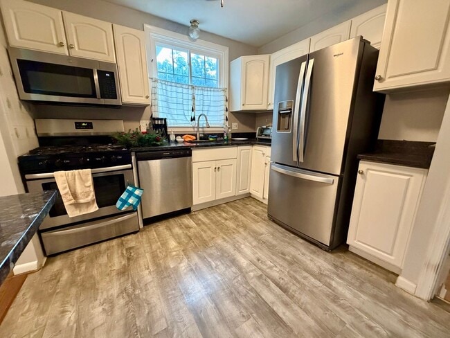 Building Photo - 300 Winding Way