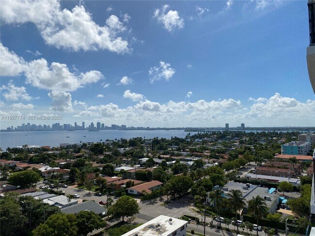 Building Photo - 7901 Hispanola Ave