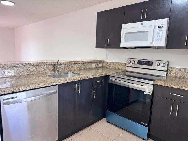 Building Photo - 9968 Nob Hill Ln