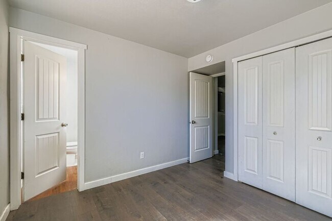 Building Photo - 529 Corte Amino