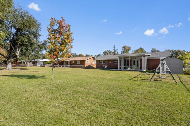 Building Photo - 114 Lassere Cir