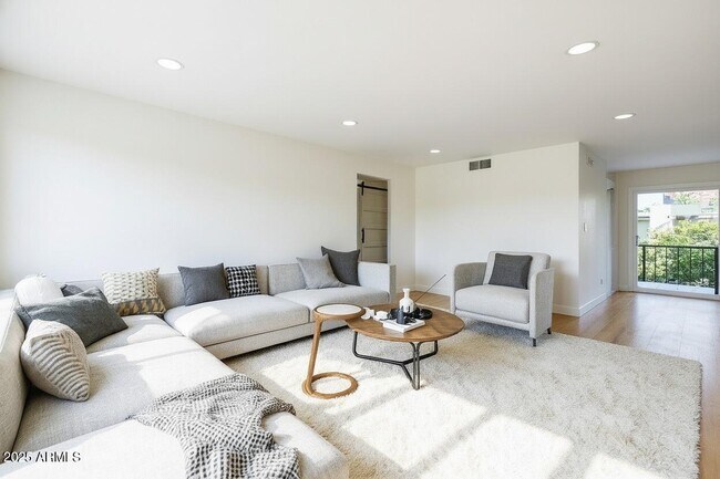 Building Photo - 4201 E Camelback Rd