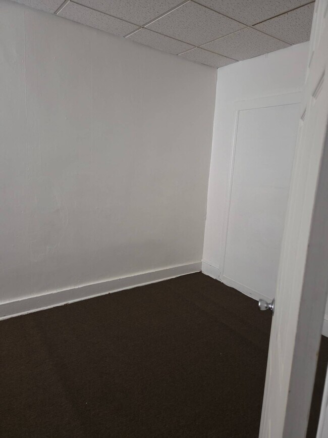 Building Photo - 2046 S Beechwood St