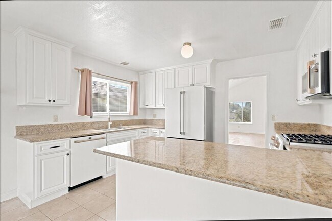 Building Photo - 1379 San Juan Rd