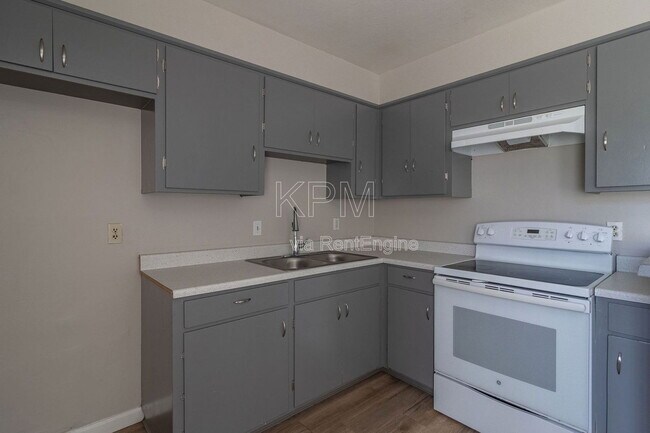 Building Photo - 10400 Lower Sacramento Rd