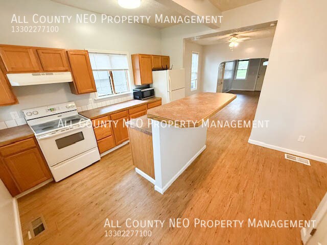 Building Photo - 470 Allyn St