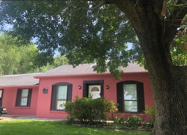 Building Photo - 9314 Valley Stream