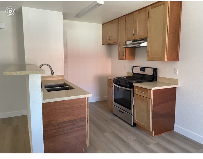 Building Photo - 1300 Lilac Ter