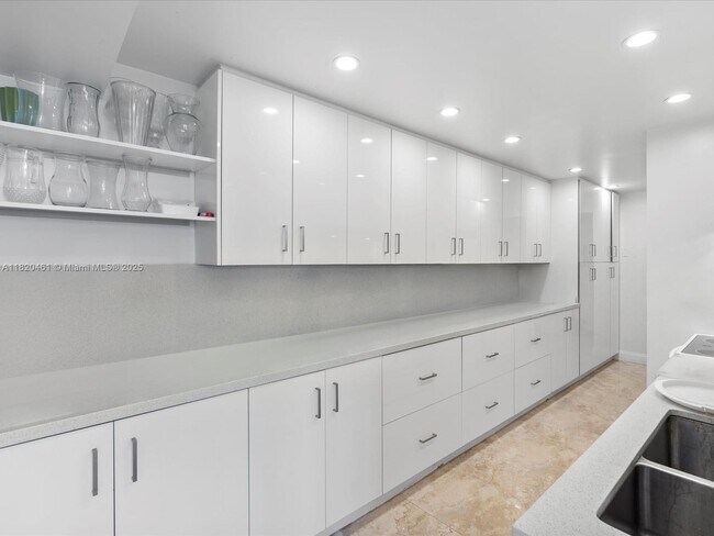Building Photo - 20335 W Country Club Dr
