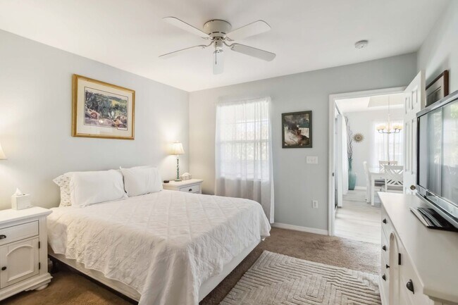 Building Photo - Beautiful furnished 2/2 unit becoming avai...