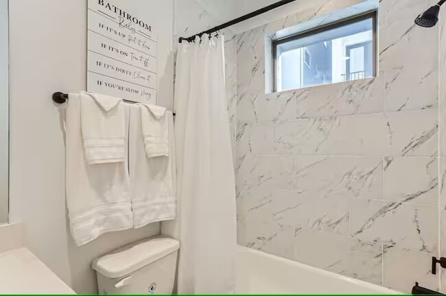 Building Photo - 1528 Chestnut St