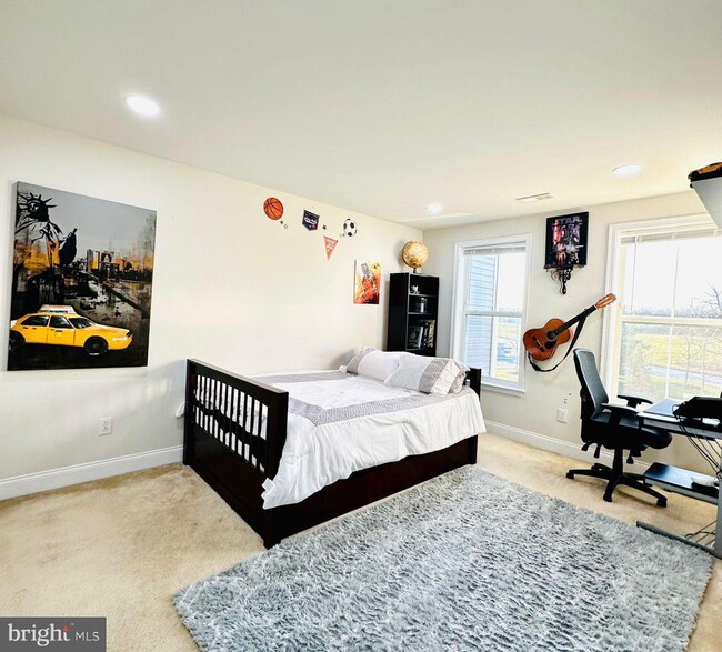 Building Photo - 706 Hackberry Ct