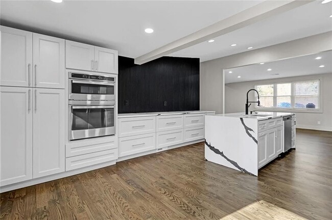 Building Photo - 1887 Shalimar Dr NE