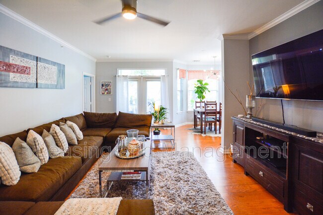 Building Photo - 130 River Landing Dr