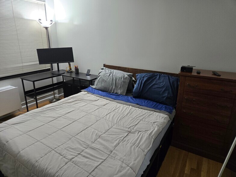 Building Photo - 300 Broad St