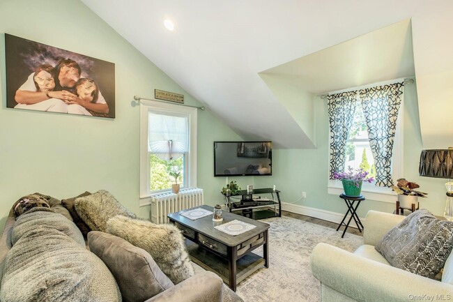 Building Photo - 43 James St