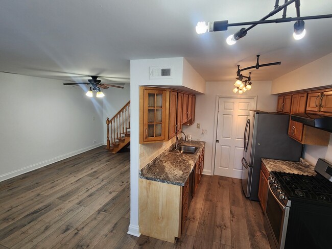 Building Photo - 1597 Cove Dr