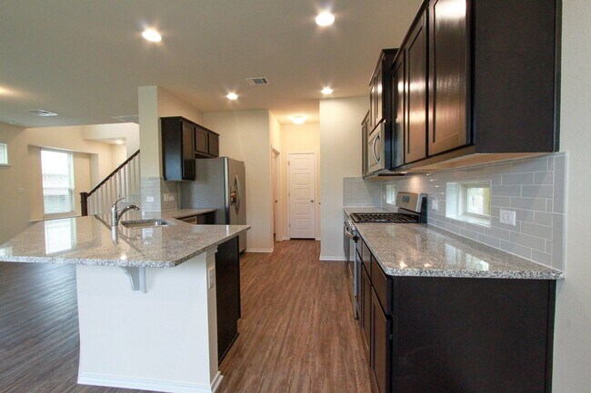 Building Photo - 3651 Sandy Brook Dr
