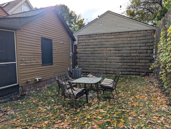 Building Photo - 2484 W 10th St