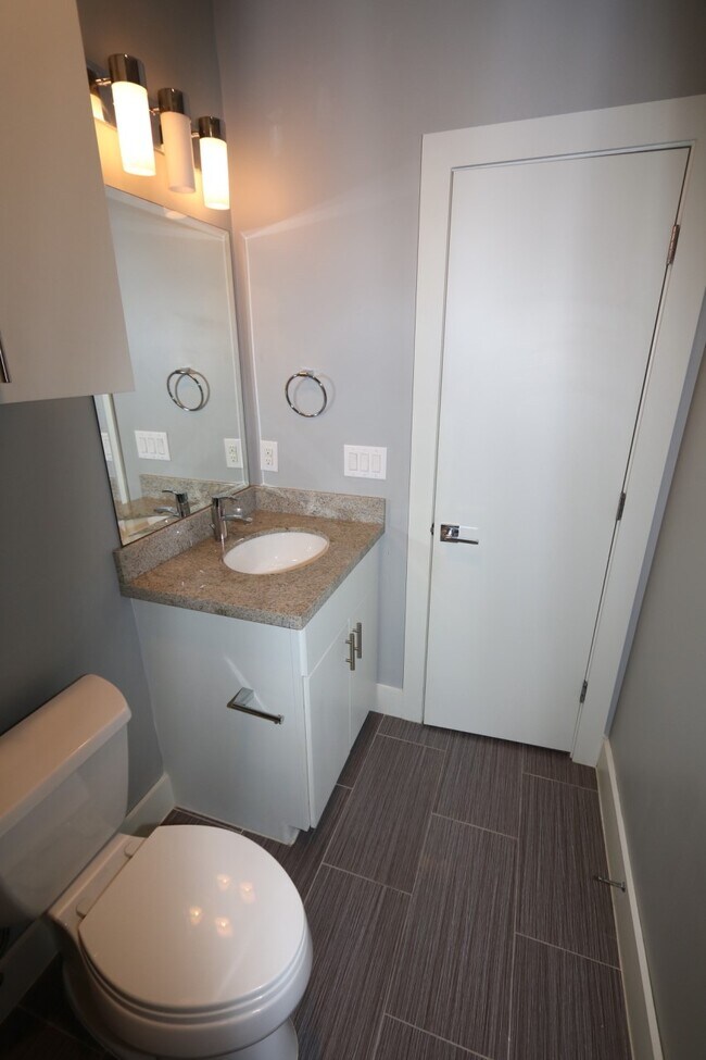 Building Photo - 2103 Hadley St