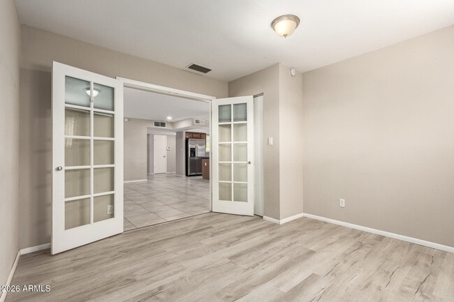 Building Photo - 105 E Manhatton Dr