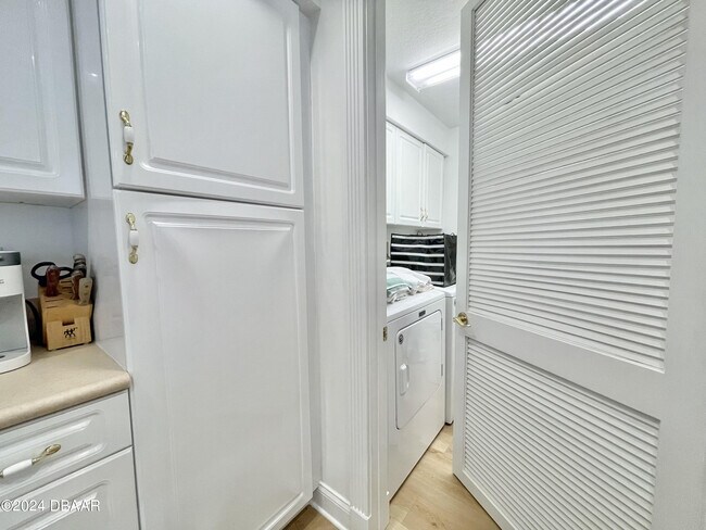 Building Photo - 4626 Harbour Village Blvd