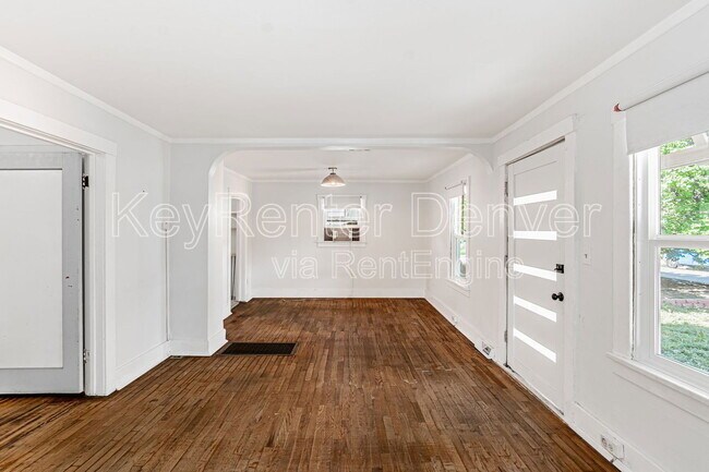 Building Photo - 421 Stuart St