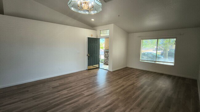 Building Photo - Brand New Flooring and FRESH Paint - SPACIOUS 3 BEDROOM HOUSE IN LIVERMORE!!!