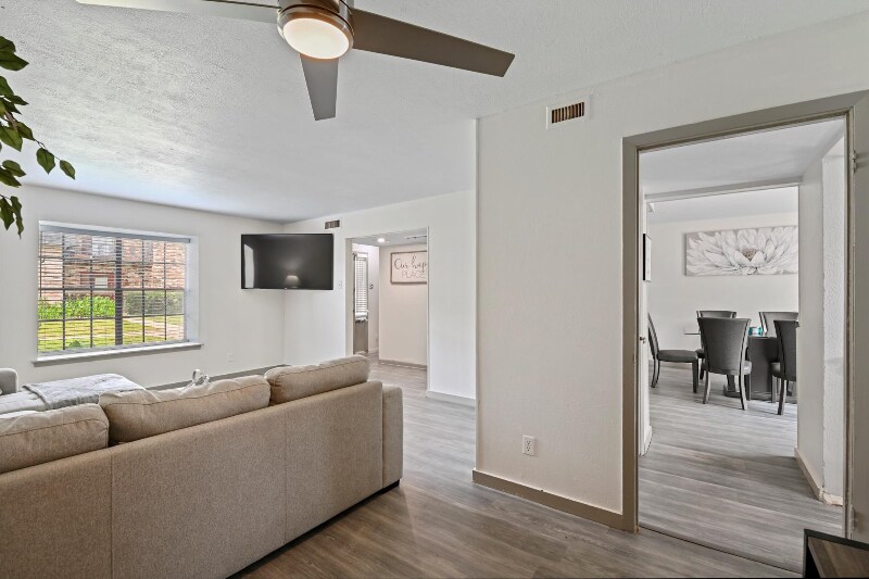 Building Photo - 1819 E Grauwyler Rd