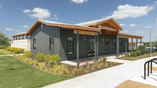 Building Photo - 520 Doherty