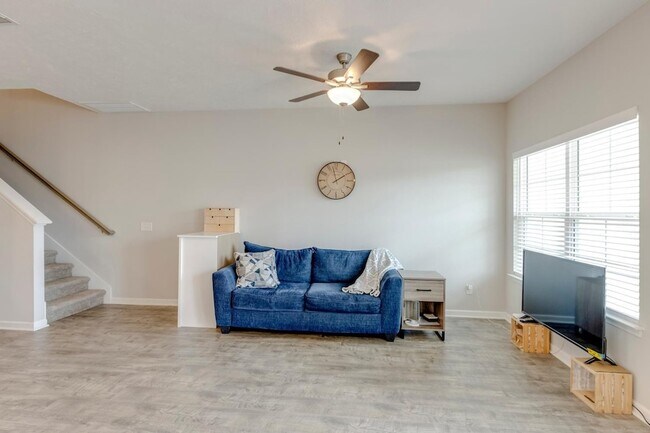 Building Photo - 4327 Doral Dr