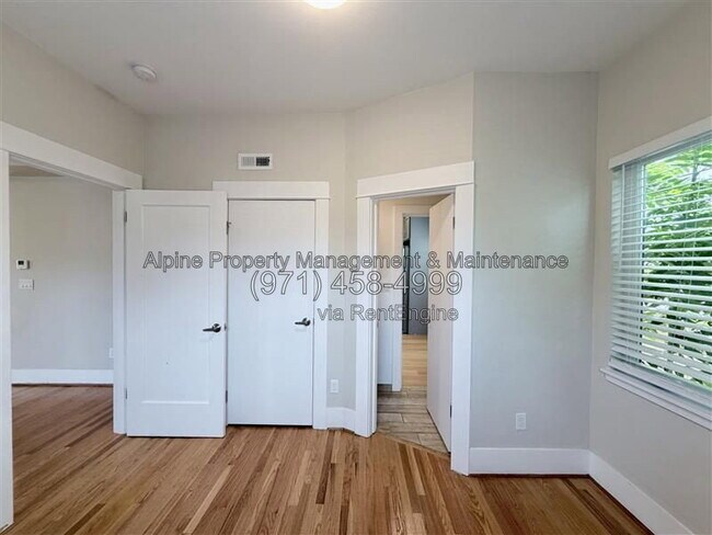 Building Photo - 5004 SE 38th Ave