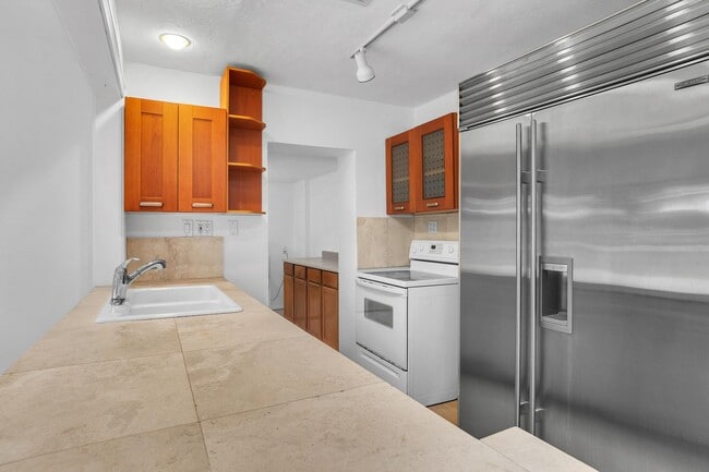 Building Photo - Beautiful home in quiet neighborhood