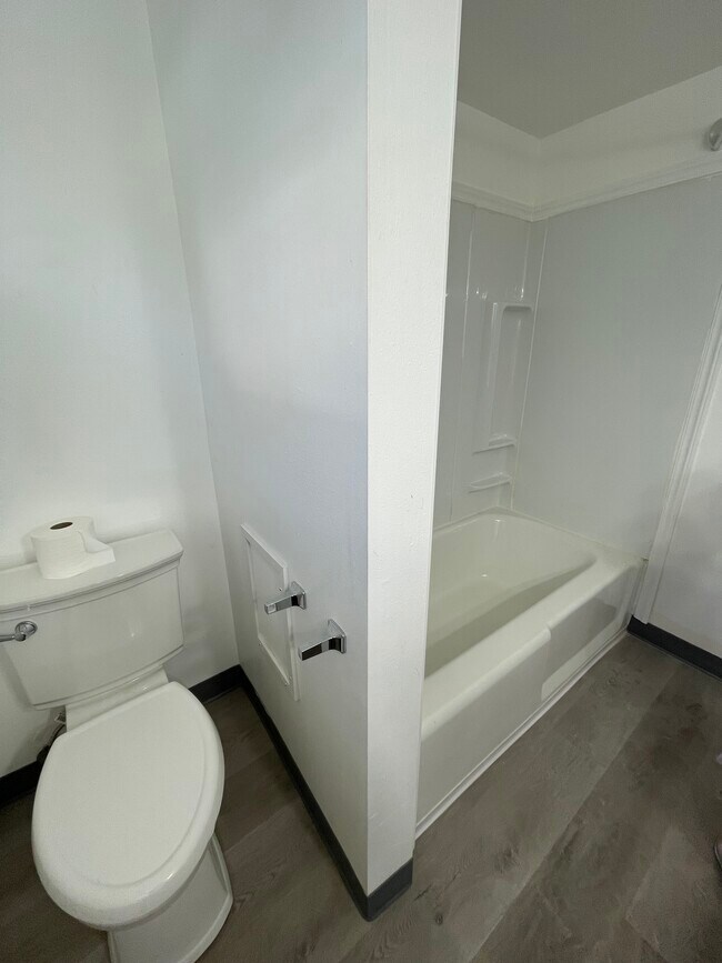 Building Photo - 5390 SW Main Ave