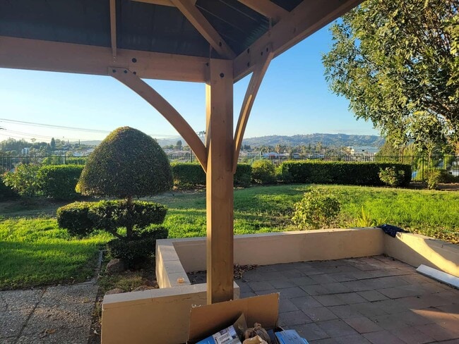 Building Photo - 111 Avenida Santa Anita