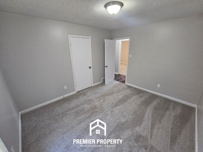 Building Photo - 6249 Midsummer Way