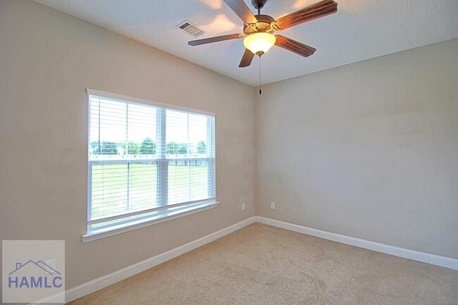 Building Photo - 582 Burke Dr