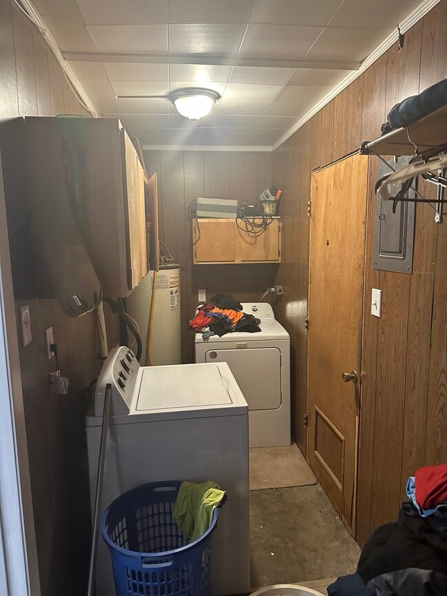 Building Photo - 221 Belaire Dr